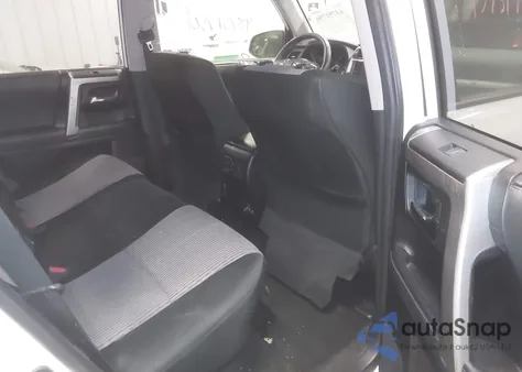 2020 Toyota 4Runner Sr5 z USA, uszkodzony, nr VIN JTEBU5JR8L5779531